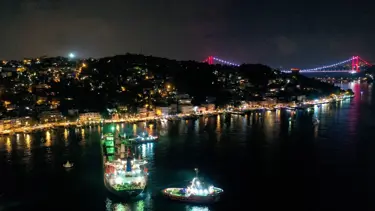 Karaya oturan tahıl gemisi kurtarıldı: İstanbul Boğazı gemi trafiğine açıldı