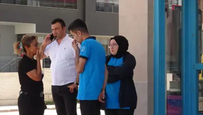 Kar maskeli hırsız sigaraları alıp kaçtı