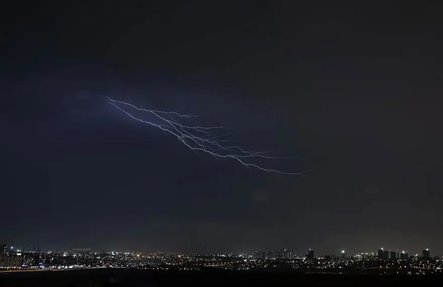 İstanbul'da şimşekli gece 4