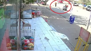 Antalya'da aniden yola fırlayan çocuğa motosiklet çarptı