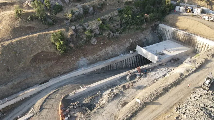 Şırnak ve Van'da dağlarda açılacak tünellerle ulaşım kolaylaşacak 