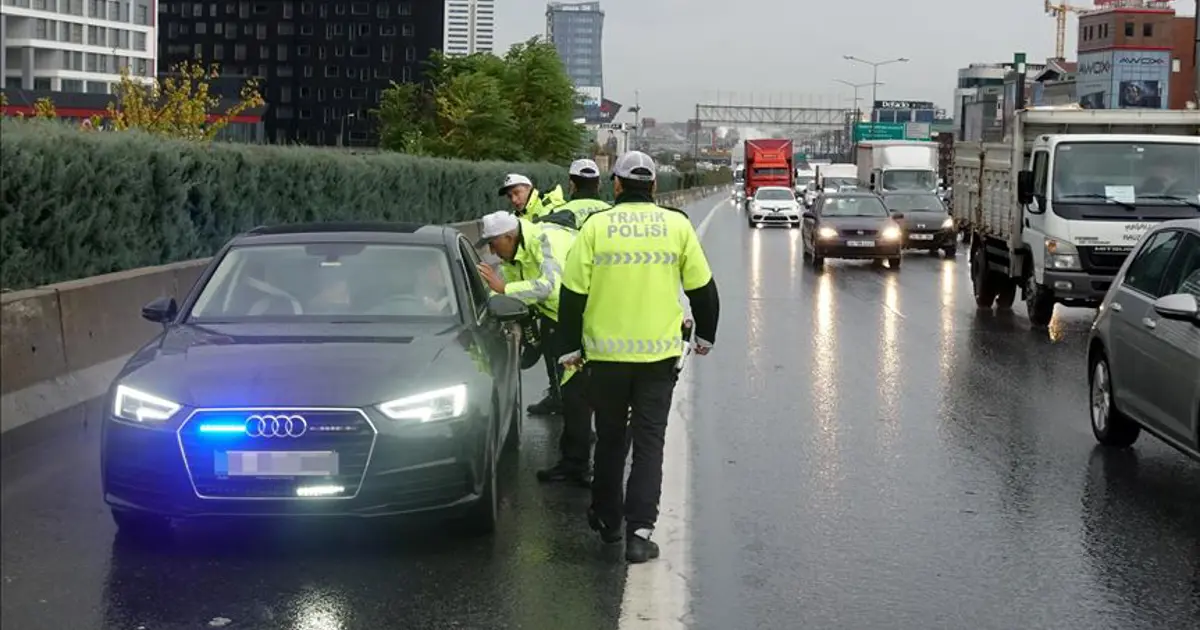 Araç sahibi herkesi ilgilendiriyor. Çakar cezasında yeni kural, iptali istendi