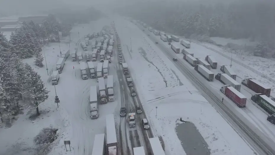 ABD'de kar yolları kesti