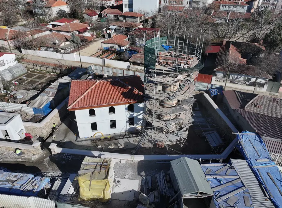 Sadece minaresi sağlam kalmıştı. Tarihi cami yeniden ayağa kaldırıldı