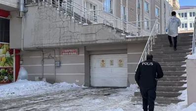 Erzurum'da ev yangını: 3 kişi dumandan etkilendi