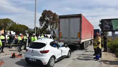 TIR'a arkadan ok gibi saplandı