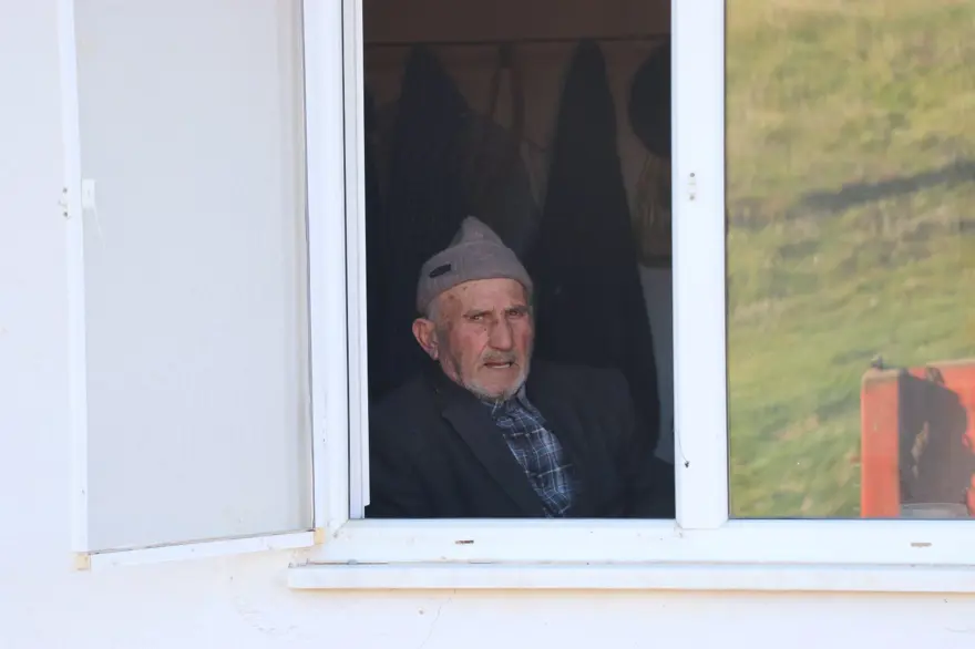 "KÖYDE SADECE 1 HANE KALDI" 7