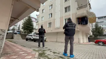 Cam silen kadın dengesini kaybedip aşağıya düştü