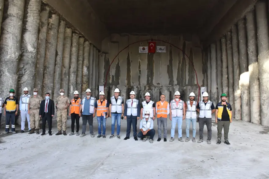 Şırnak ve Van'da dağlarda açılacak tünellerle ulaşım kolaylaşacak 8