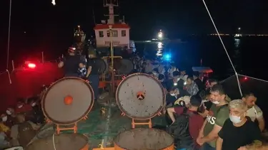 İzmir'de gemiden 268 sığınmacı çıktı