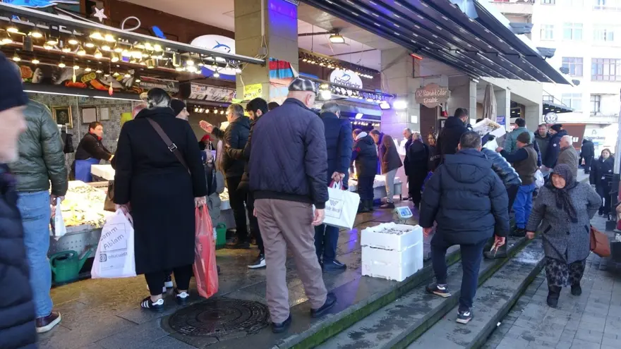 Tezgahta çeşitlilik arttı: "Hamsi bu günlerde karaborsa" 5 Tezgahta çeşitlilik arttı: "Hamsi bu günlerde karaborsa" 5