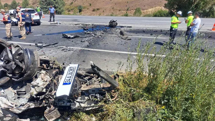 Erzincan'da katliam gibi kaza: 3 ölü, 4 yaralı 5