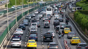 İstanbul trafiğinde ilk gün yoğunluğu: TEM ve köprülerde yoğunluk yaşanıyor
