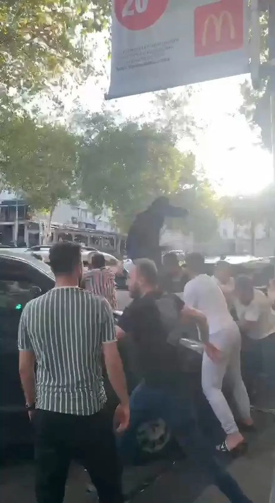 Fatih’te park yerikavgasında bıçaklar çekildi 4