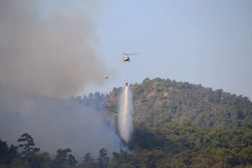 Marmaris'te orman yangını: Alevlerle mücadelede 2. gün 35 Marmaris'te orman yangını: Alevlerle mücadelede 2. gün 35