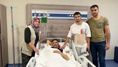 Karaciğerinde tümör çıktı, oğlu sayesinde hayata tutundu: "55 yaşında değil, 15 yaşında oldum"