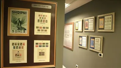 Yüzyıllık posta pulları Arnavutluk'ta sergileniyor