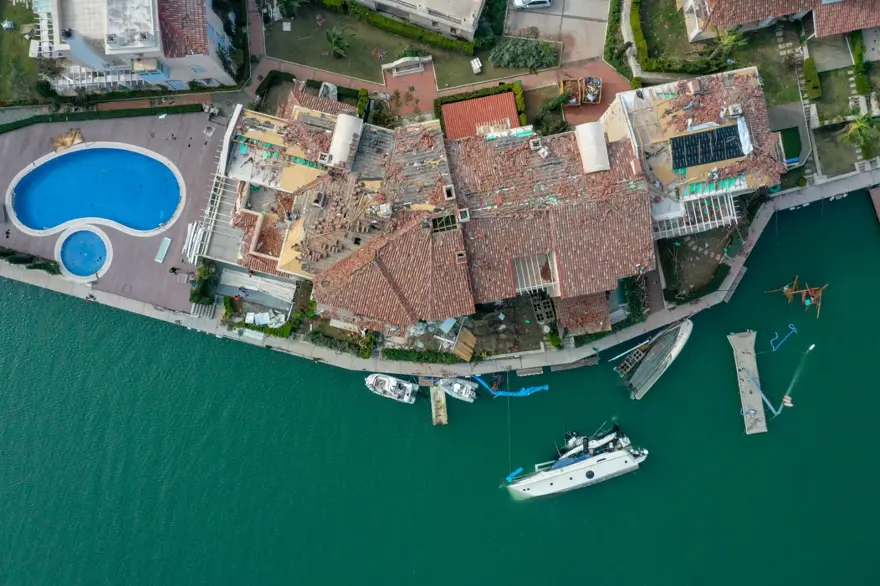 İzmir Çeşme'de hortumun geride bıraktığı hasar için çalışmalar sürüyor 8