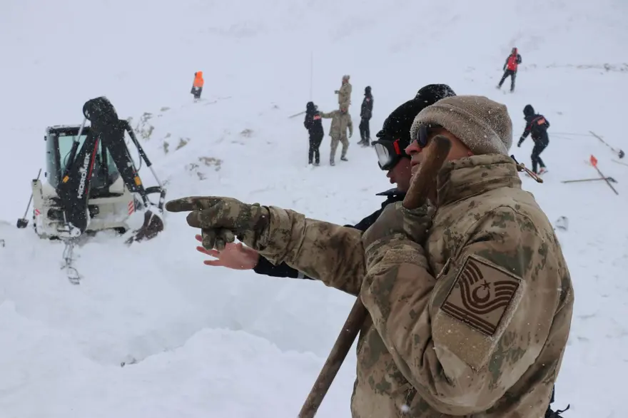 Van'da çığ felaketinin olduğu bölgeden fotoğraflar 26