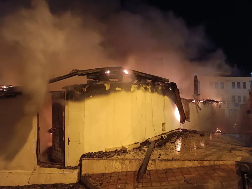 Kastamonu'da tarihi hamam yandı 2