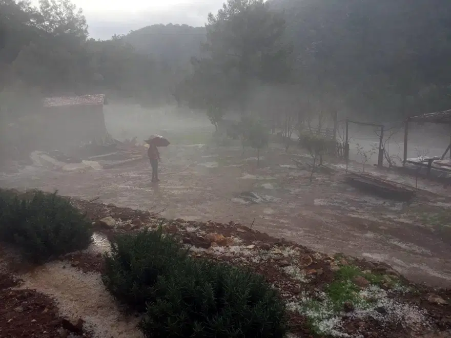 Marmaris'e fındık büyüklüğünde dolu yağdı 5