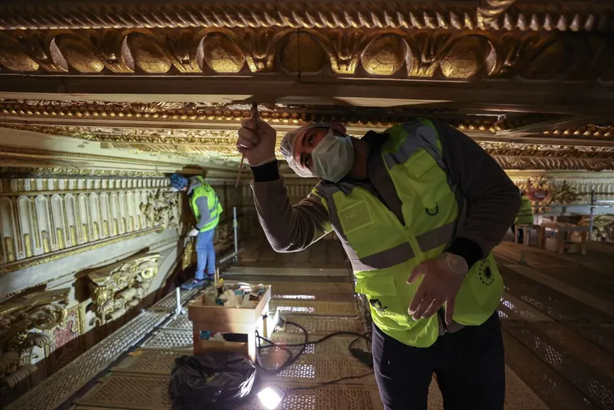 Dolmabahçe Sarayı Süfera Salonu'nun restorasyonu devam ediyor 5 Dolmabahçe Sarayı Süfera Salonu'nun restorasyonu devam ediyor 5