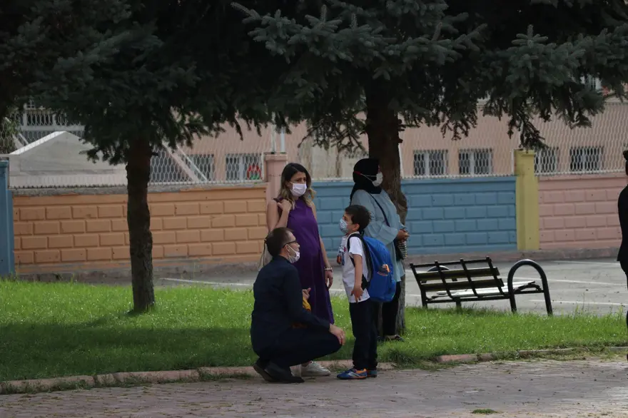 Yüz yüze eğitim anasınıfı ve ilkokul 1'inci sınıflarda başladı 11