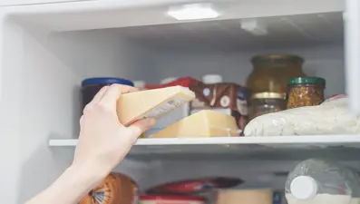 Buzdolabının içine bozuk para koyunca bakın ne oluyor? Bu faydasını çok az kişi biliyor