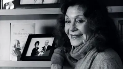 Türk tiyatrosunun usta ismi Yıldız Kenter 91 yaşında hayatını kaybetti