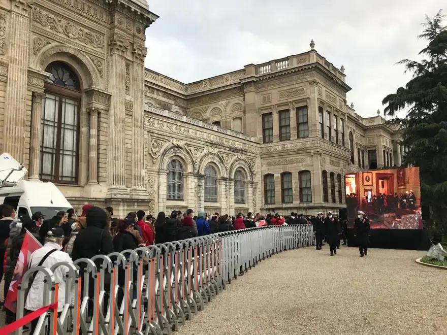 Vatandaşlar, Dolmabahçe Sarayı'nda Atatürk'ü andı 1