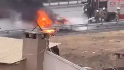 D-100'de panik anları: Seyir halindeki araç alev alev yandı