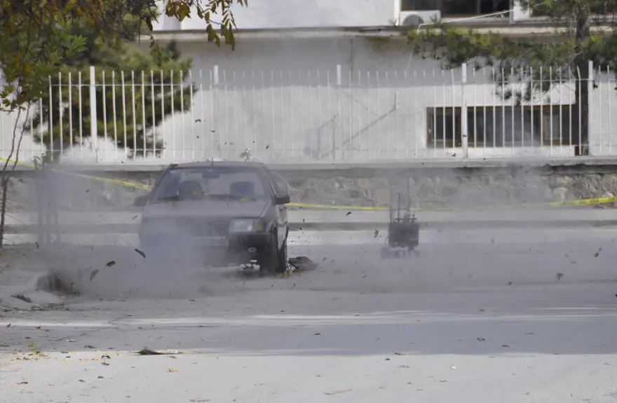 Konya'da polis memurunun aracına bomba 1 Konya'da polis memurunun aracına bomba 1