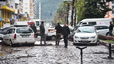Antalya Kumluca'yı sel vurdu