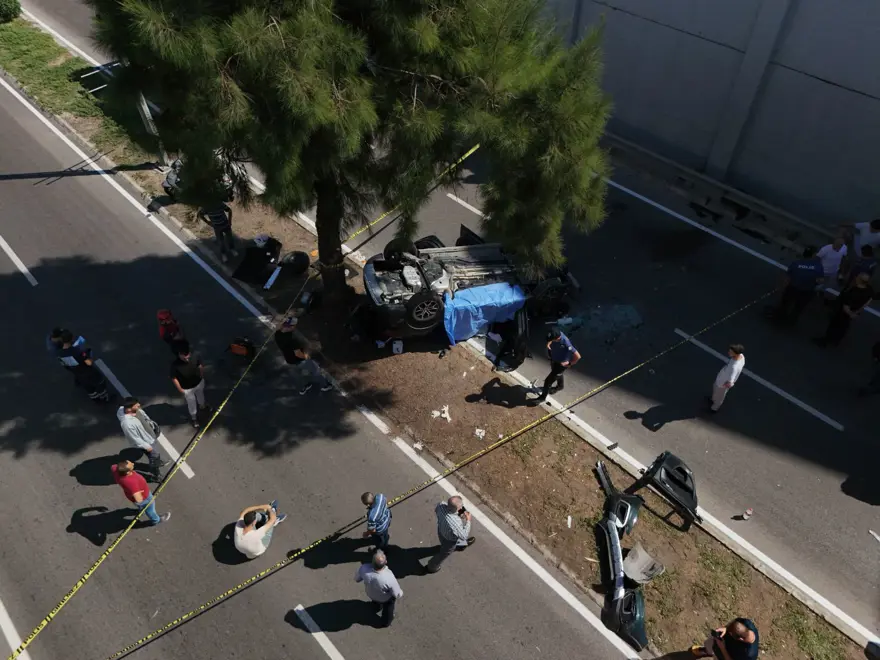 İzmir’de otomobil 6 metreden alt geçide düştü: 3 ölü, 2 ağıryaralı 1