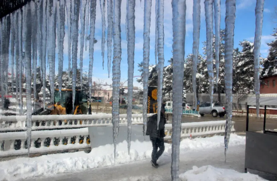 Doğu Anadolu buz kesti: Erzurum, Ağrı ve Kars eksi 20’leri gördü 