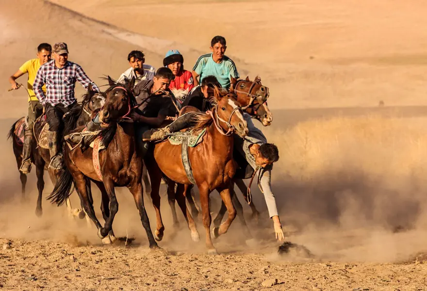 Van'daki Kırgız Türkleri ülkelerinin 31. bağımsızlık yıl dönümünü kutladı 7 Van'daki Kırgız Türkleri ülkelerinin 31. bağımsızlık yıl dönümünü kutladı 7