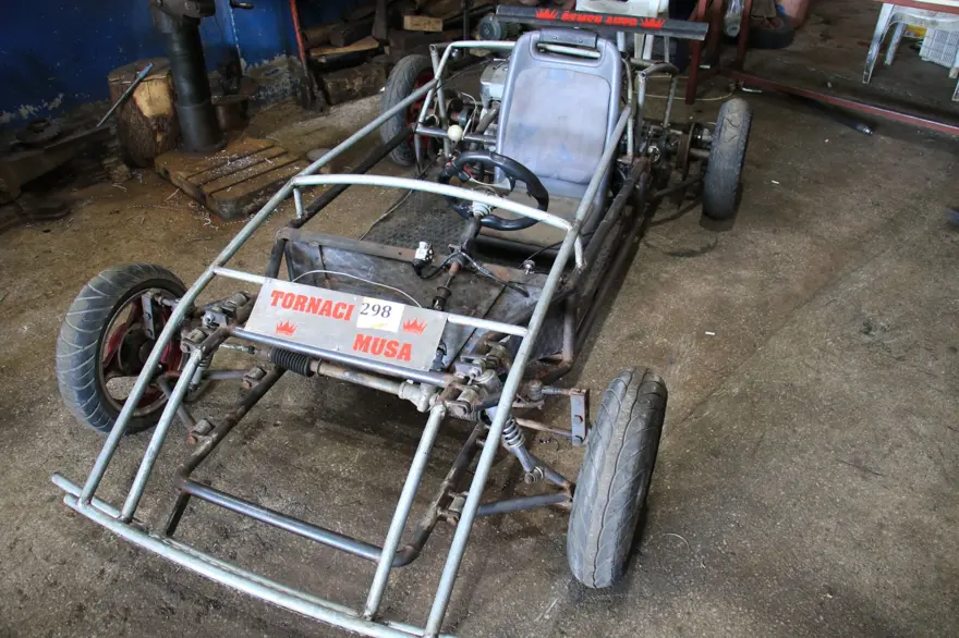 Hayalini gerçekleştirdi, kendi arabasını yaptı 5