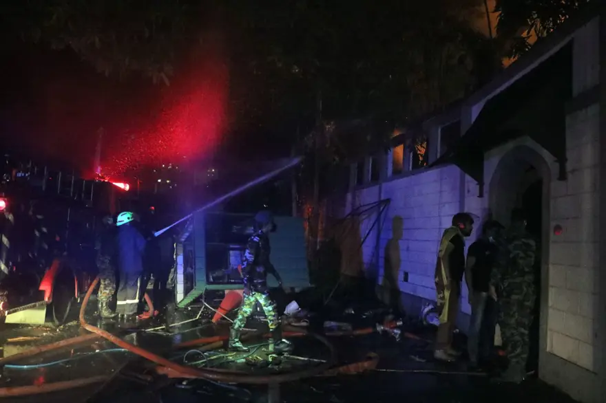 Sri Lanka'da son durum: Başbakan ve Devlet Başkanı'ndan istifa kararı 15 Sri Lanka'da son durum: Başbakan ve Devlet Başkanı'ndan istifa kararı 15