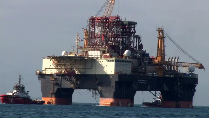 Dev petrol arama platformu İstanbul Boğazı'ndan geçti 1