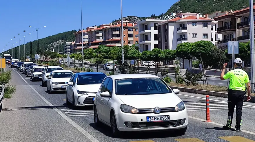 Yollarda bayram yoğunluğu başladı 6