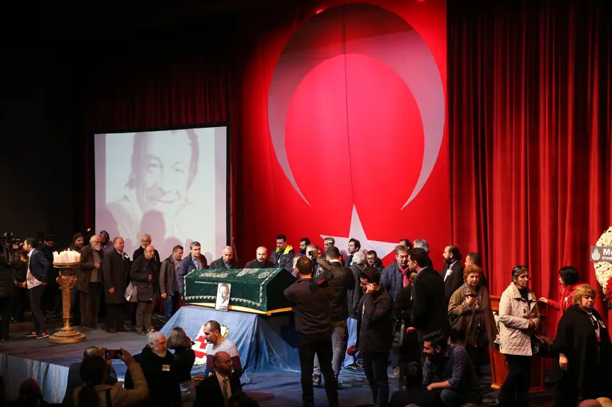 Münir Özkul son yolculuğuna uğurlandı 24 Münir Özkul son yolculuğuna uğurlandı 24