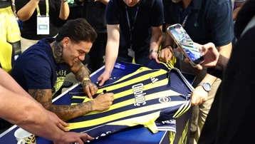 Ederson, imza gününde Fenerbahçeli taraftarlarla bir araya geldi