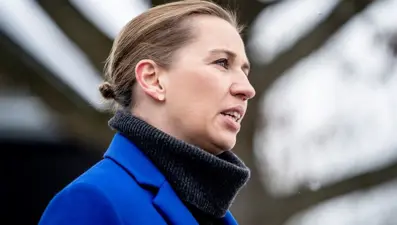 Danimarka Başbakanı’ndan temizlik pozu