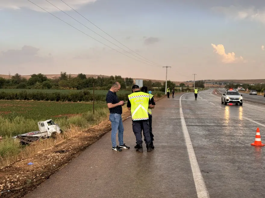 Tarım işçilerini taşıyan pikap devrildi: 1 ölü, 8'i ağır 22 yaralı 3
