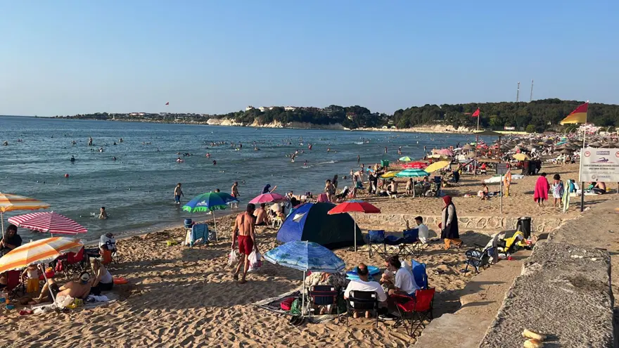 Hava sıcaklığı 30 dereceyi buldu! Plajlar doldu taştı Hava sıcaklığı 30 dereceyi buldu! Plajlar doldu taştı