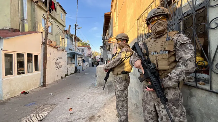 İHA ve drone destekli şafak operasyonu: Çok sayıda gözaltı var 3