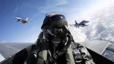 Parmağı olmayan FETÖ'cü subayı F-16 pilotu yaptılar