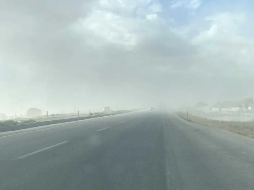 Konya'da kum fırtınası: Görüş mesafesi 20 metreye düştü 3 Konya'da kum fırtınası: Görüş mesafesi 20 metreye düştü 3