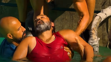 Survivor'da Çılgın Sedat bayıldı! Eşi yapılan yorumlara isyan etti