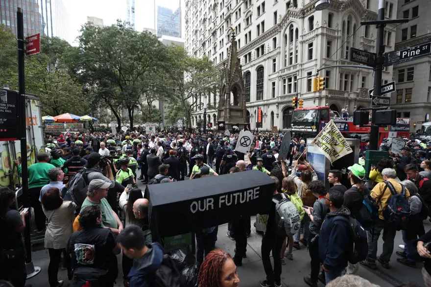 New York'ta iklim değişikliği protestosu: 85 gözaltı 20
